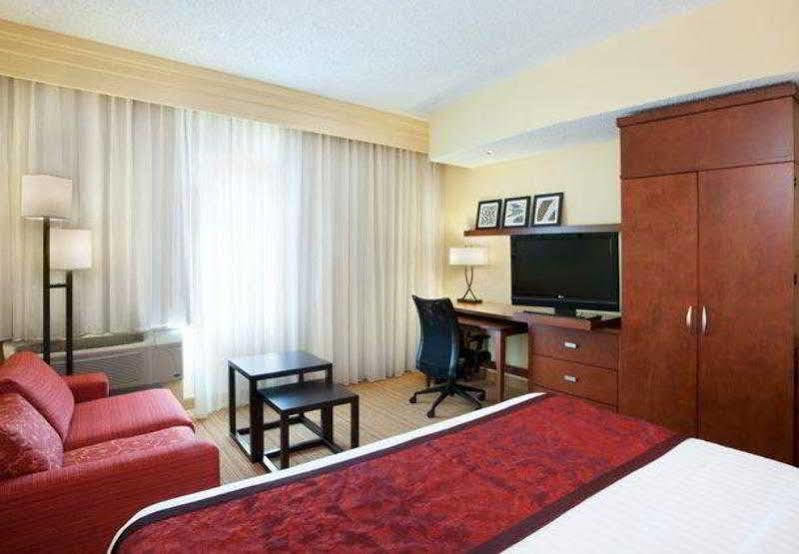 Courtyard Marriott Houston Pearland Hotel Exterior foto